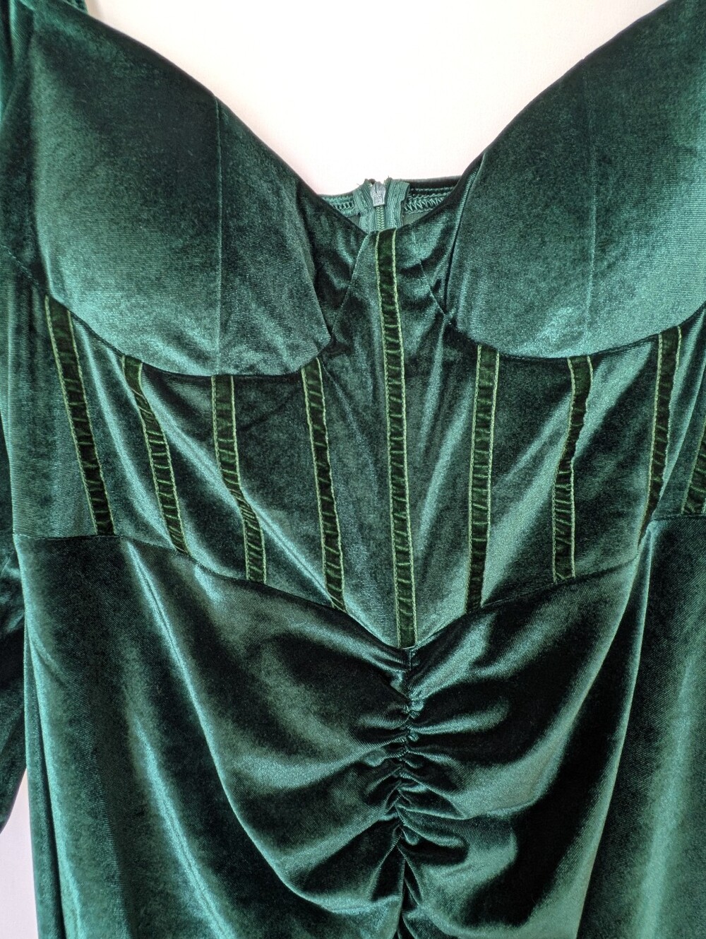 Giffniseti Emerald Green Velvet Dress - Picture 5 of 10